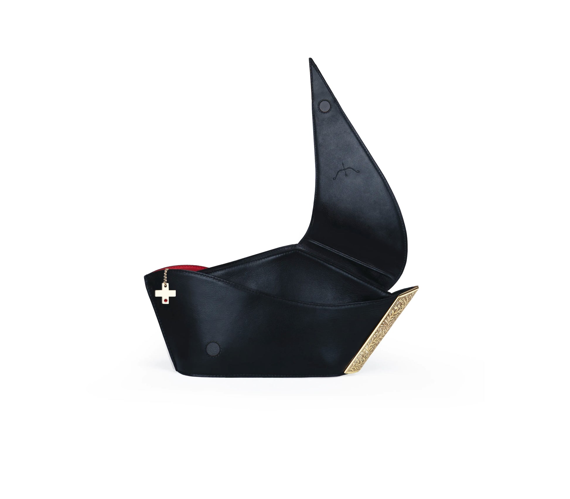 Artisanal gold-plated Naav bag inspired by journeys across coastal India